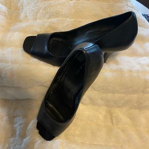 Women black square toe heel.